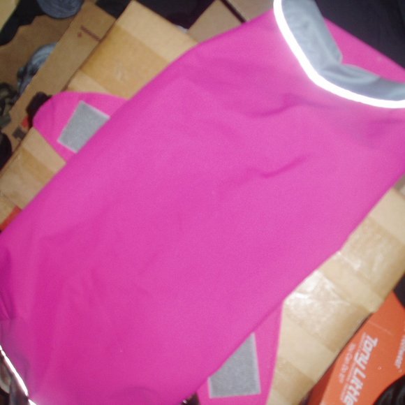 Canada Pooch Pink Expedition Raincoat & Chilly Dog - Picture 7 of 16